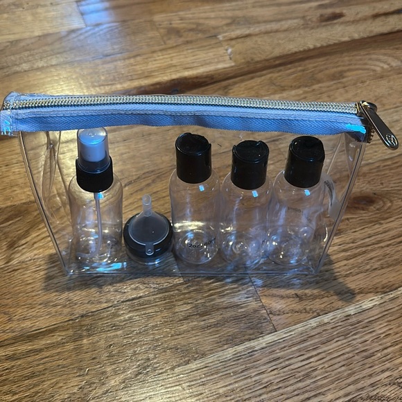 FREE W BUNDLE - Refillable Travel Kit Cosmetics Shampoo Containers - Picture 1 of 3